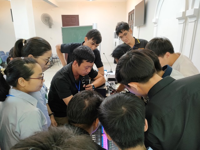 Người điều chỉnh âm thanh nhà thờ